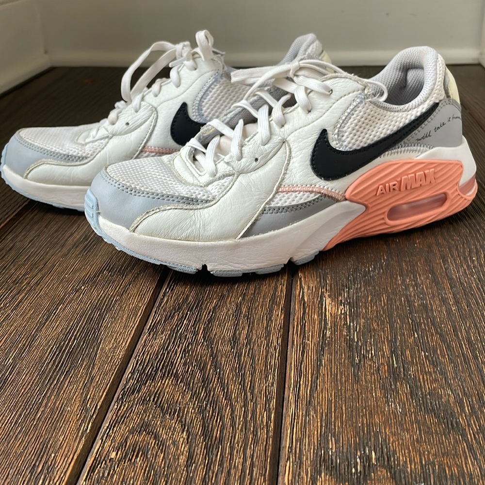 Nike Air Max women’s sneakers size 7.5